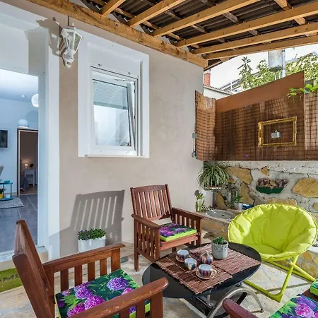 Little House Apartment *