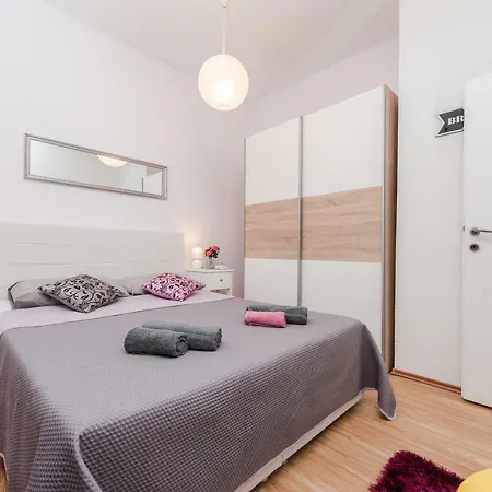 Apartment Little House Zadar